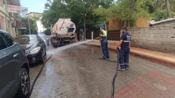 Cadde ve Sokaklar Tazyikli Suyla Yıkandı