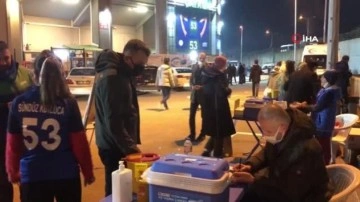 -Çaykur Rizespor Beşiktaş maçına özel stat kapısında aşı standı kuruldu