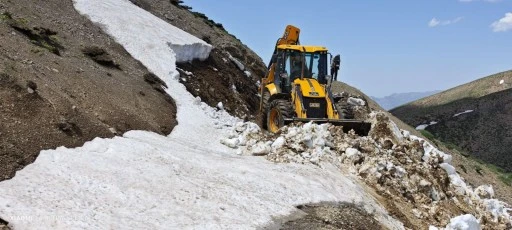 &Ccedil;ift&ccedil;inin Tarlasına Ulaşımı Kolaylaşıyor
