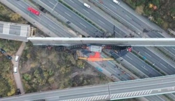 Çin&rsquo;de otoyol köprüsü çöktü: 3 ölü, 4 yaralı