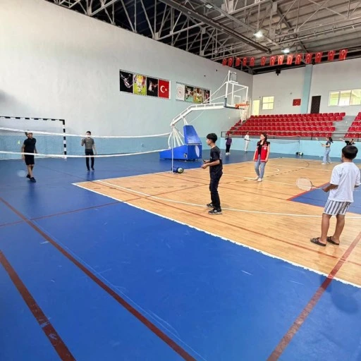 &Ccedil;ocuklar Badmintonla Tanıştı