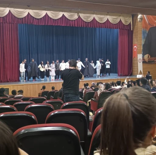 &Ccedil;ocuklar Tiyatroyla Keyifli Anlar Yaşadı