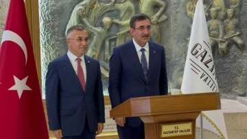 Cumhurbaşkanı Yardımcısı Cevdet Yılmaz Gaziantep Valiliği’ni ziyaret etti