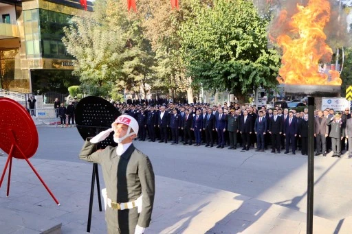 Cumhuriyetimizin Kurucusu Gazi Mustafa Kemal Atat&uuml;rk, Siirt&rsquo;te T&ouml;renlerle Anıldı