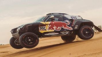 Dakar Rallisi&#039;nde ilk haftayı Peterhansel zirvede tamamladı