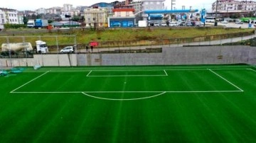 Darıca Nene Hatun Stadı'ndaki batı sahasının çimleri serildi