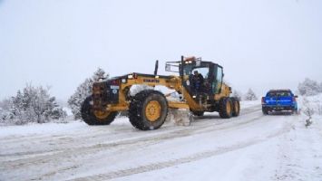 Denizli Pamukkale&#039;de ekiplerin karla mücadelesi