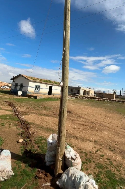 Direği Oyup Ka&ccedil;ak Hat &Ccedil;ektiler: Dicle Elektrik 20 Metrelik Gizli D&uuml;zeneği Ortaya &Ccedil;ıkardı