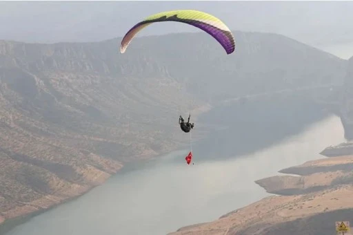 Doğaseverler Botan Vadisi'nde havalanmaya hazırlanıyor
