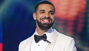 Dünyaca ünlü şarkıcı Drake, sokakta deste deste para dağıttı