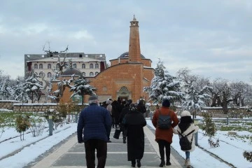 Eksi 7 derecede ışık hadisesini izlemek için Siirt'te toplandılar