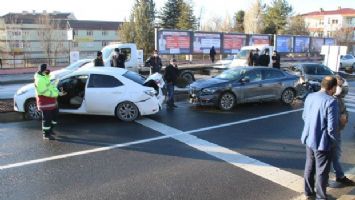 Elazığ&#039;da zincirleme kaza: 18 araç karıştı