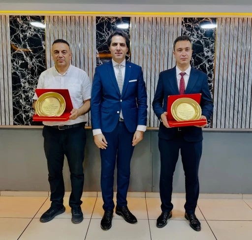 Emekleri Plaketle Ta&ccedil;landırıldı