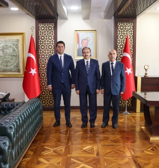 Eruh, eski kimliklerin yenilenmesi sürecini başarıyla tamamlayan ilk ilçe oldu
