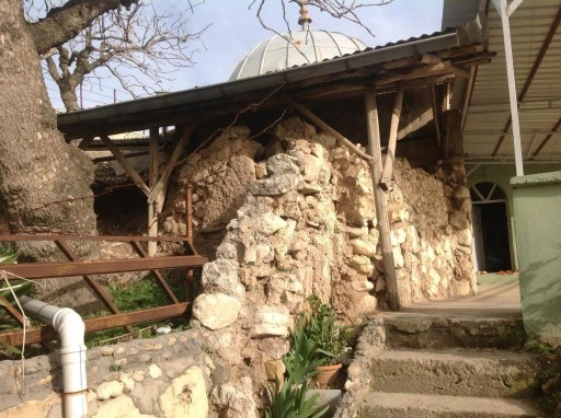 Eş Şeyh H&uuml;seyin El Naccar T&uuml;rbesi bakımsızlıktan &ccedil;&uuml;r&uuml;yor