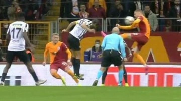 Eski hakemler Galatasaray maçına damga vuran penaltı pozisyonunda hemfikir: Skandal