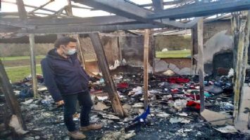 Evleri yanan aileye AK Parti İlçe yönetiminden acil destek ziyareti