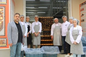 Fabrika gibi okul: Öğrenciler her gün 12 bin ekmek üretiyor