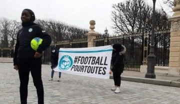 Fransa&rsquo;da kadınlar müsabakalarda başörtüsü yasağını protesto etti
