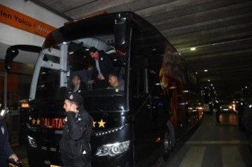 Galatasaray kafilesi İspanya dönüşü İzmir'de