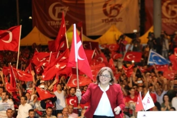 Gaziantep Büyükşehir Belediye Başkanı Fatma Şahin 15 Temmuz Demokrasi ve Milli Birlik Günü dolayısıyla bir mesaj yayımladı.