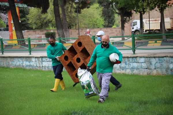 Gaziantep Hayri Tütüncüler Parkı'na yeni kedi evleri