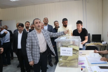 Gaziantep Milletvekili Adayı Şehzade Demir oyunu Nurdağı'nda kullandı