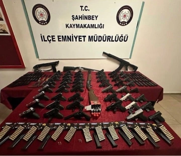 Gaziantep’te 4 tüfek ile 50 tabanca ele geçirildi: 1 gözaltı