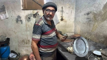 Gaziantep’te 60 yıldır 10 metrekarelik dükkanda kalaycılık mesleğini yaşatmaya çalışıyor