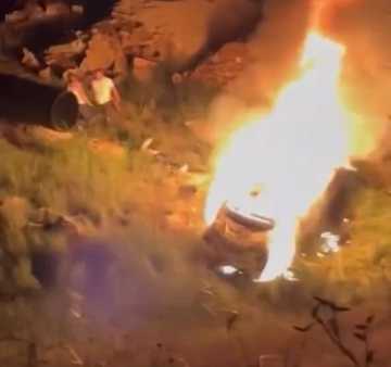 Gaziantep’te korkunç kaza!..Cayır cayır yanan otomobilde can pazarı.