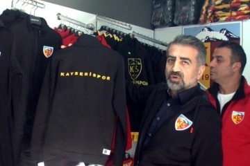 Gol atan futbolcunun forması Store'da