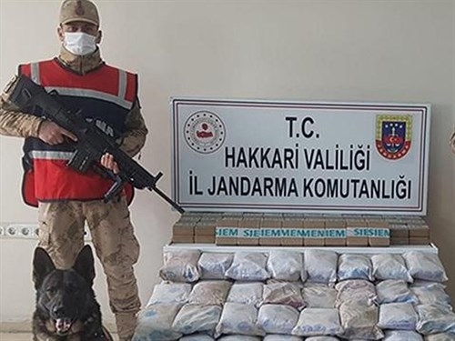 Hakkari'de 105 kilogram uyuşturucu ele geçirildi