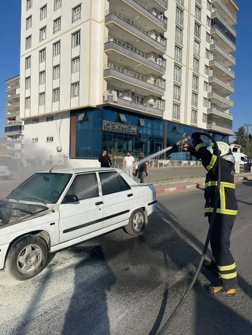 Hareket Halindeki Otomobil Yandı