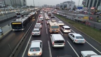 İstanbul&#039;da trafik yoğunluğu yüzde 75&#039;i aştı
