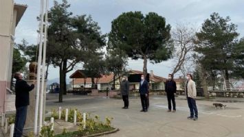 İstiklal Marşı&#039;na Bursa Gemlik&#039;ten de nefes verdiler