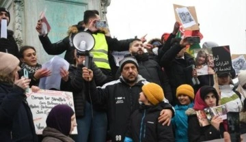 İsveç'te çocukları ellerinden alınan Müslüman ailelerden gösteri