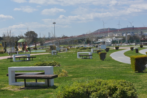 İzmir Aliağa'da Çocuk Oyun ve Rekreasyon Alanı yaza hazırlanıyor