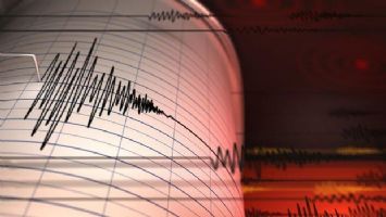 İzmir&#039;de korkutan deprem!