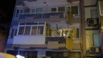 İzmir&#039;de vahşet: Babasını 25 yerinden bıçaklayarak öldürdü