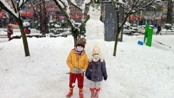 İzmitli Kerem ve Eda, karın keyfini doyasıya yaşadı