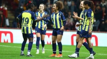 'Kadına şiddete son' mesajı verilen tarihi maçta Fenerbahçe, deplasmanda Galatasaray'