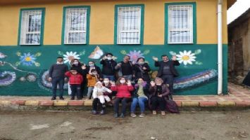 KAHEV Batman Kömürcü Köy Okulu&#039;nu boyadı