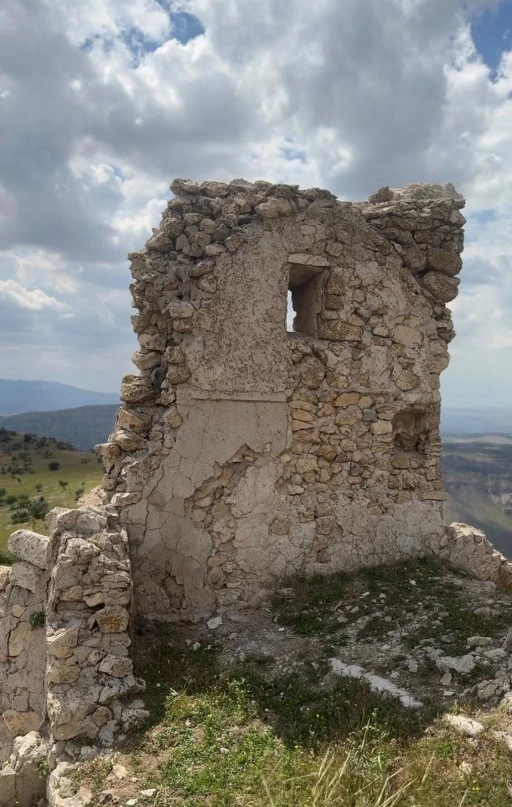 Kalender Tepesi doğa ve fotoğraf tutkunlarını bekliyor