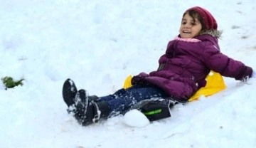 Kar yağışı etkisini artırıyor! İstanbul dahil 19 ilde eğitime ara