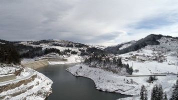 Karadeniz yaylalarında kar güzelliği