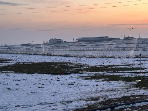 Karla Kaplı Arazide Ka&ccedil;ak Elektrikle Sulama!