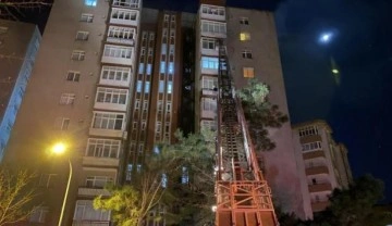 Kartal&rsquo;da 11 katlı apartmanda yangın paniği