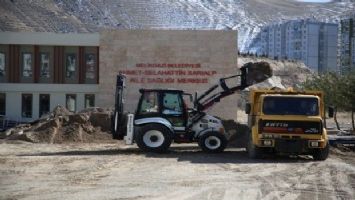 Kayseri Melikgazi&#039;de Tınaztepe Aile Sağlığı Merkezi&#039;nde çevre düzenlemesi başladı