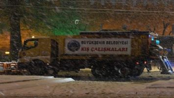 Kayseri&#039;de kardan kapanan 104 mahalle yolu ulaşıma açıldı