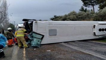 Kemalpaşa Belediyesi&#039;nin servis aracı kaza yaptı: 4 yaralı